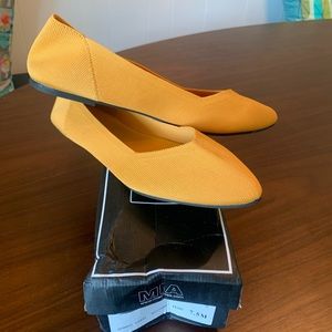 Mia Kerri Mustard Flats NEW